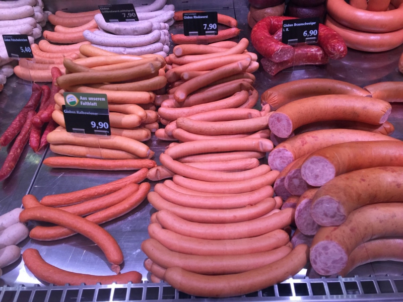 charcuterie-LE MUY-min_sausages_meat_butchery-1069321